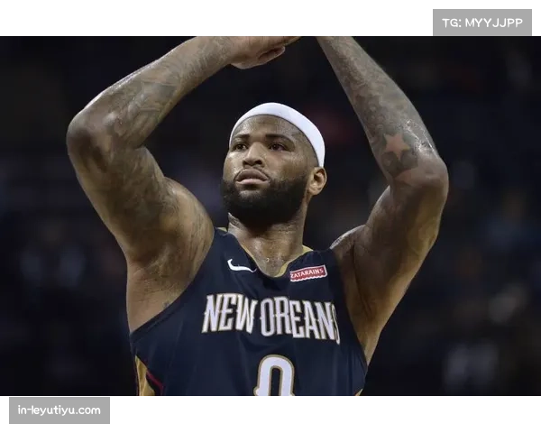 法莱卡斯放外线收缩内线，引诱突破后形成合围策略